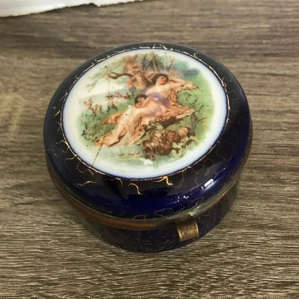 Vtg Porcelain Trinket Box